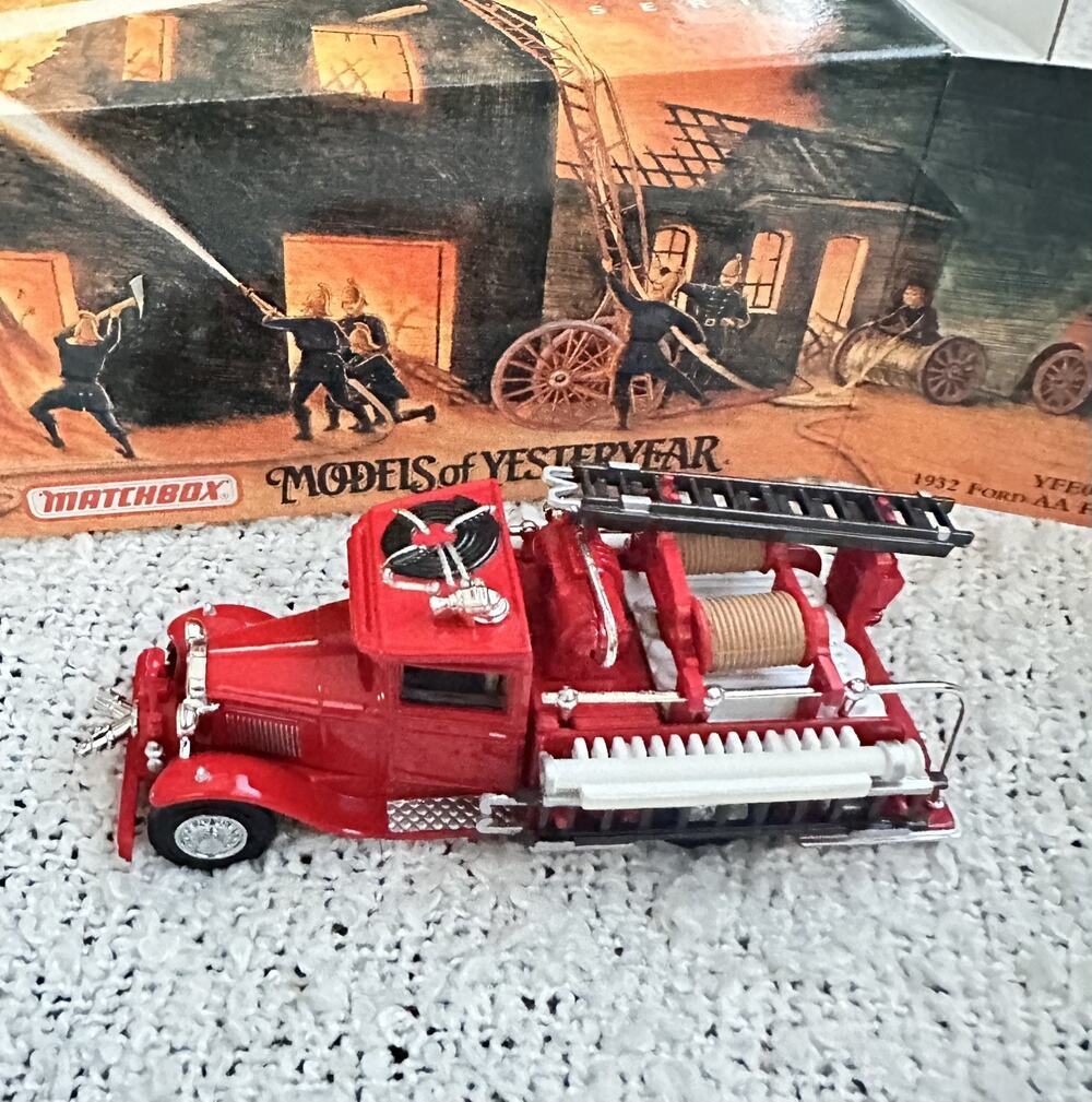 A22 oMatchbox Models Of Yesteryear Fire Engine YFE06 1932 Ford AA Open Cab NIB
